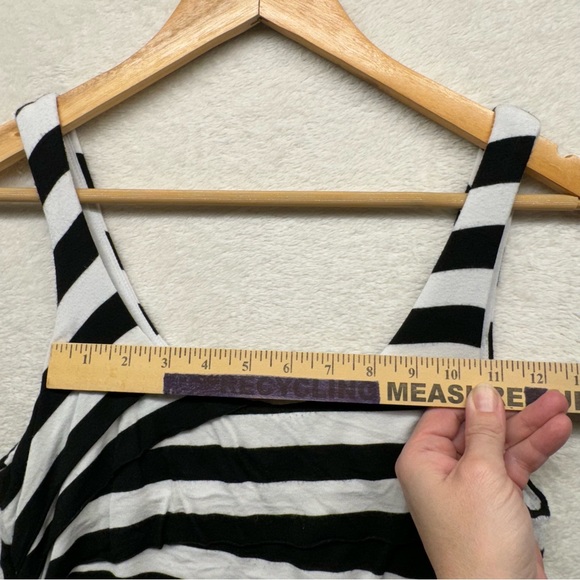 Philosophy Black and White Geometric Tank Top Ruched Side Raw Hem Size Medium - Picture 6 of 16